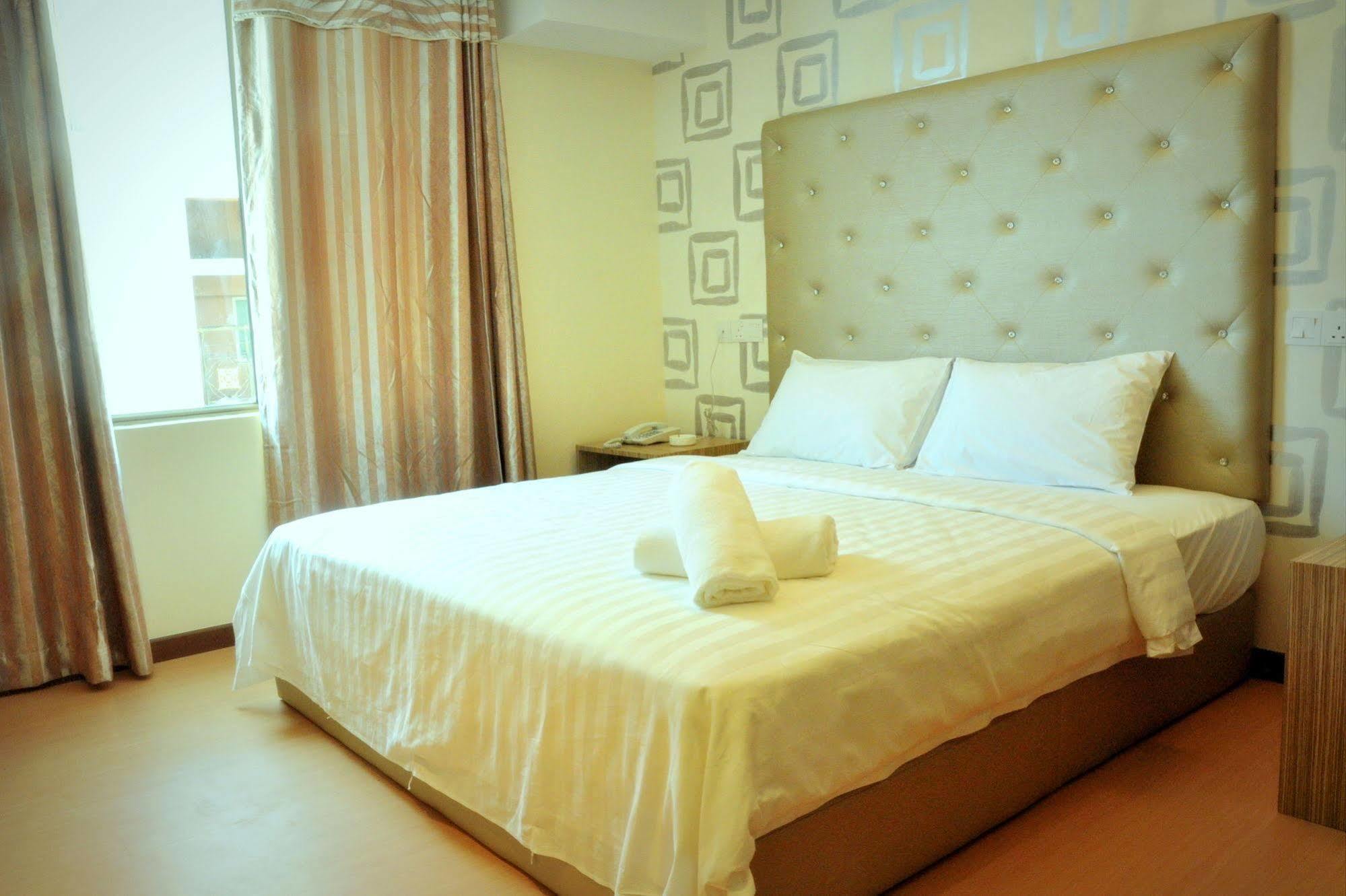 קוטה קינבלו Ease Hotel מראה חיצוני תמונה